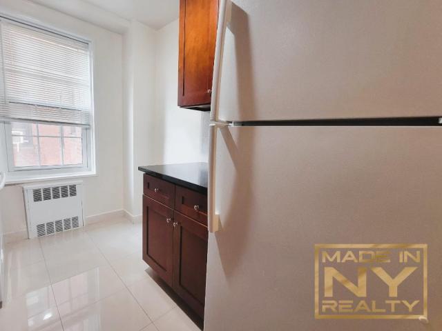 Foto del edificio - 1 bedroom in Briarwood NY 11435