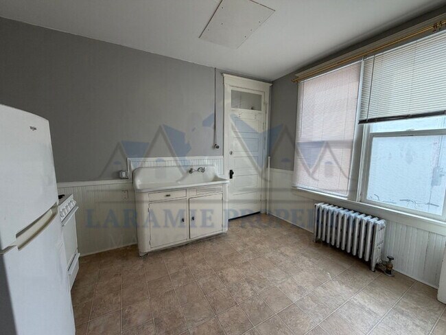 Building Photo - 508 E Garfield St