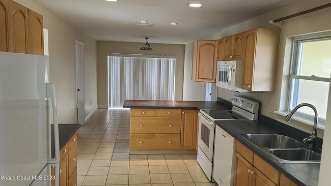 Building Photo - 1101 Sioux Dr