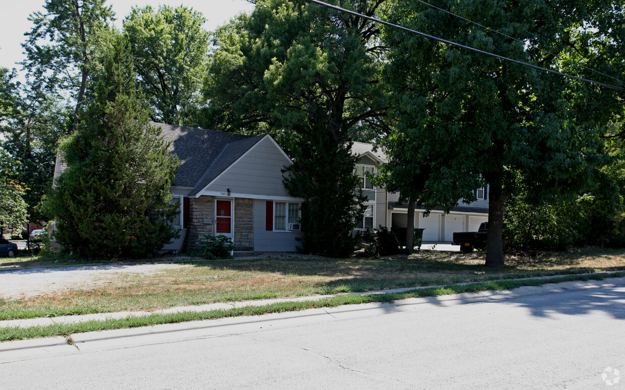 Primary Photo - Heatherwood Apartments