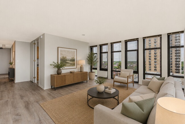 Foto del edificio - 6700 S South Shore Dr