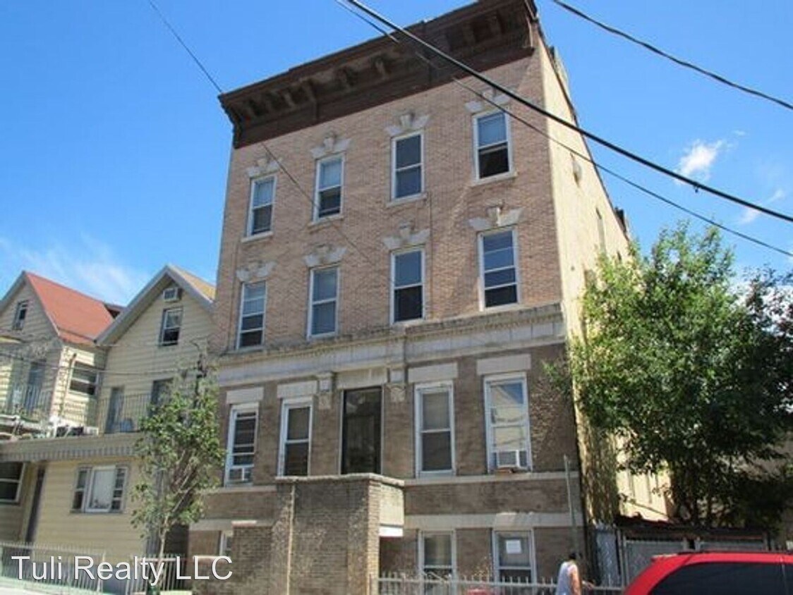 Primary Photo - 108 34th St