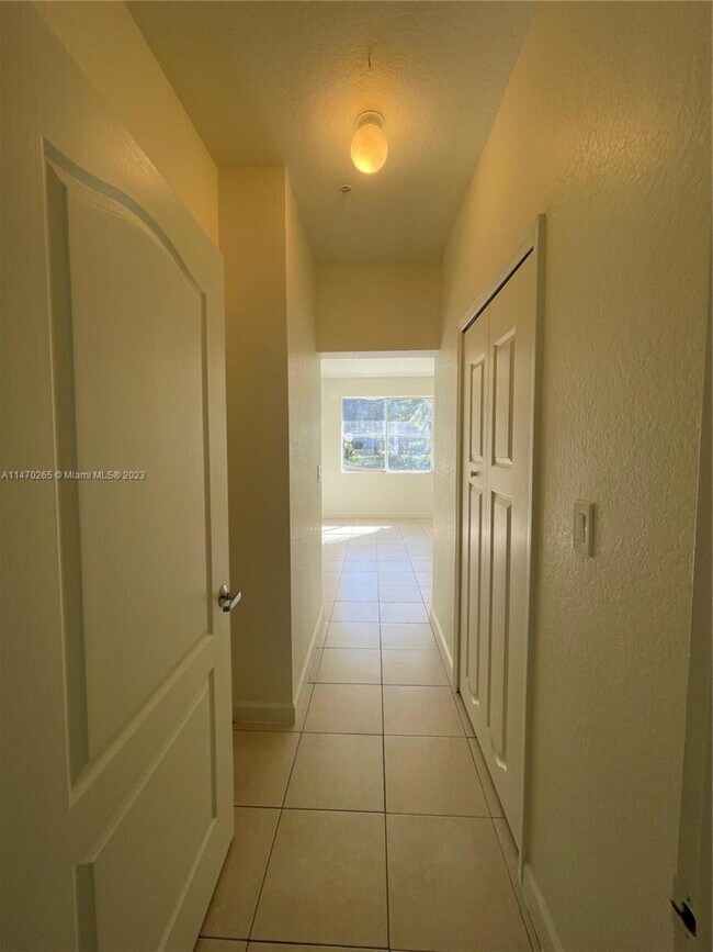 Foto del edificio - 17800 NW 73rd Ave # 104-21