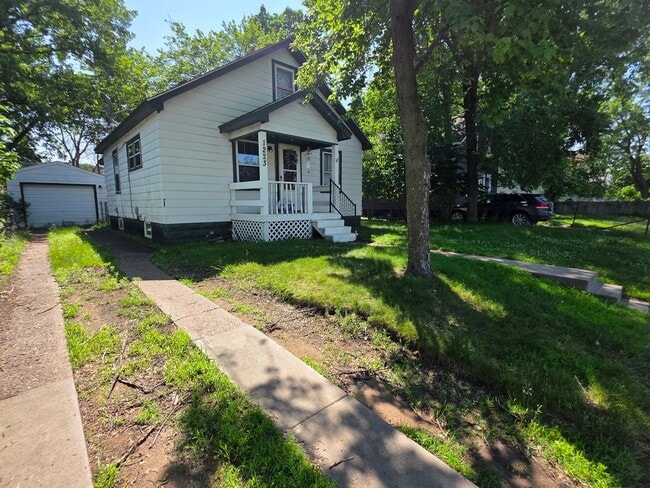 Building Photo - 1223 Barron St