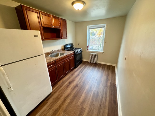 Building Photo - 69 Sayers Ave