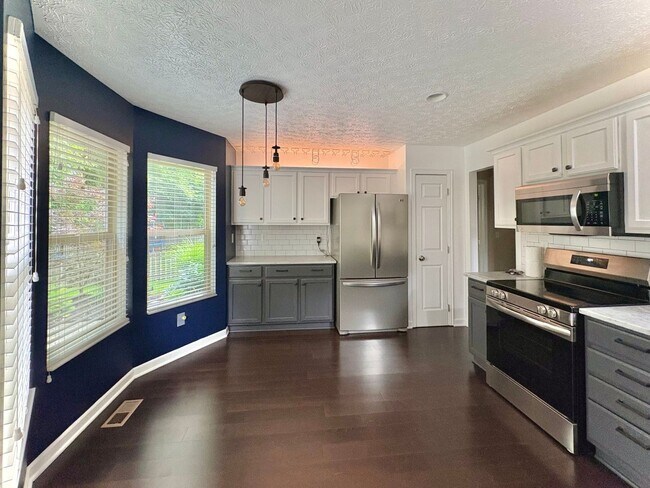Foto del edificio - 4BR Westerville Rental – Finished Basement...