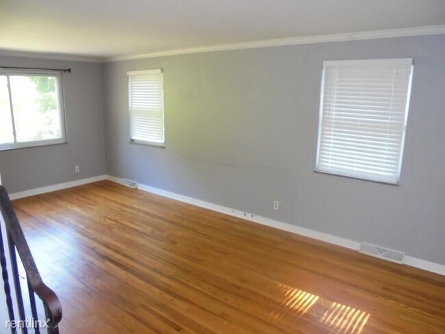 Foto del edificio - 3 br, 1 bath House - 8660 Winchester Drive