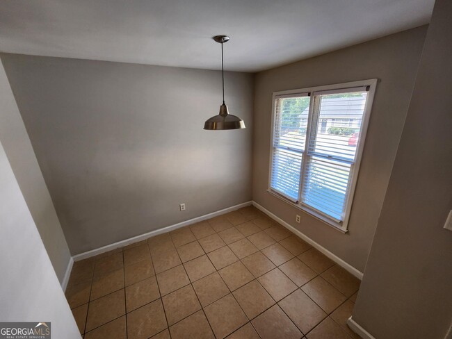 Building Photo - 1220 Oakplace Dr SW