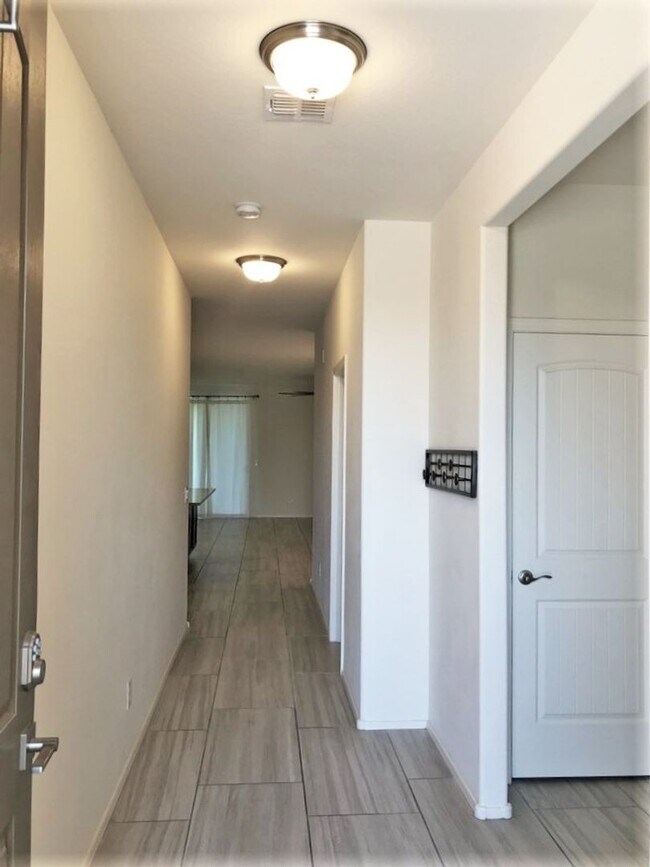 Foto del edificio - Coming Soon! Stunning 3 bed, 2 bath locate...