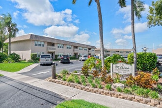 Building Photo - Marina Townhomes