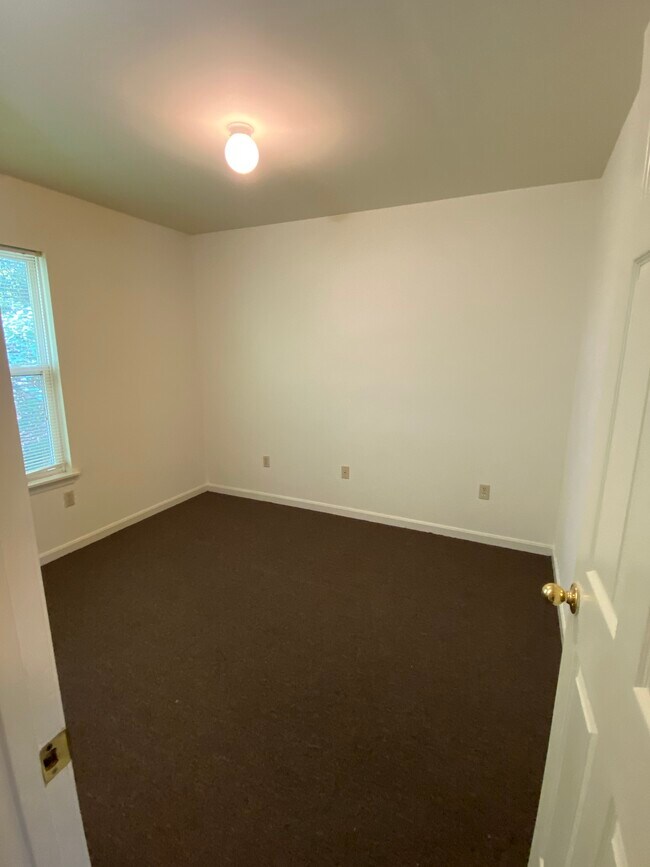 Foto del edificio - 227 Lakewood Dr