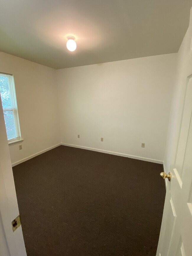Building Photo - 227 Lakewood Dr