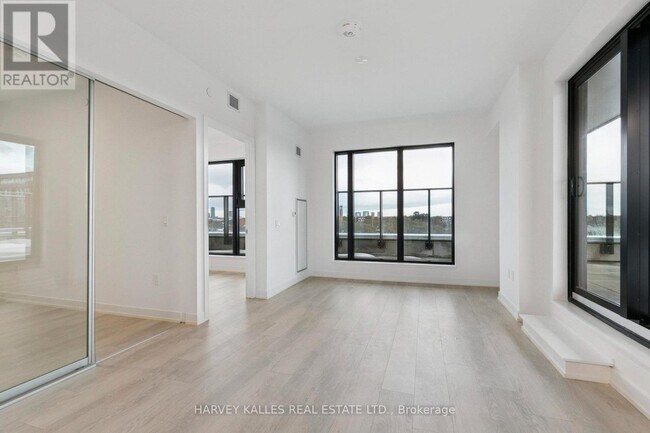 Building Photo - 801 The Queensway