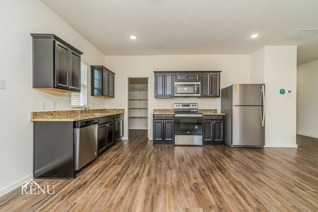 Building Photo - 536 London Dr