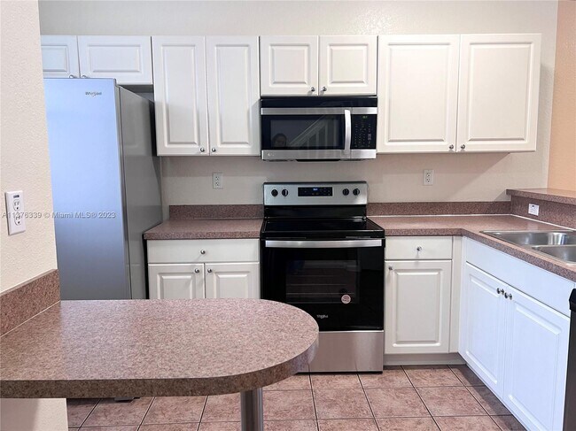 Foto del edificio - 17347 NW 7th Ave