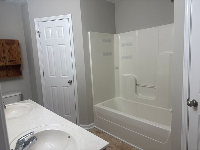 Foto del edificio - 3 bedroom 2 bath home in Stewarts Creek area.