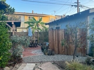 Foto del edificio - 1417 E 8th St