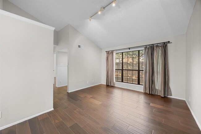 Foto del edificio - 4159 Steck Ave