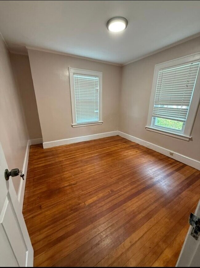 Foto del edificio - 593 Plank Rd