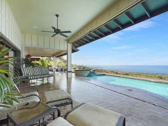 Foto del edificio - Kona Vistas 4 bedroom 2.5 bath fully furnished home with a pool
