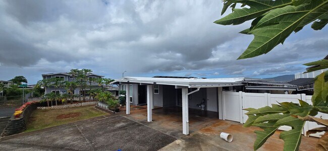 Foto del edificio - Spacious, large  dream rental home in Pearl City!