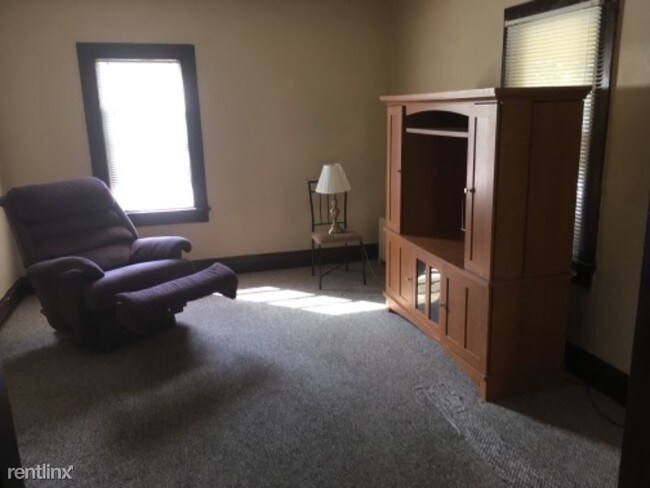 Building Photo - 2 br, 1 bath Apartment - 608 Depot St