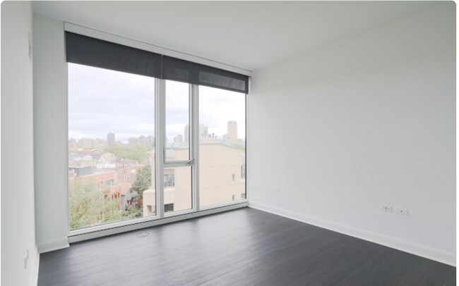Foto del edificio - 2470 N Lincoln Ave