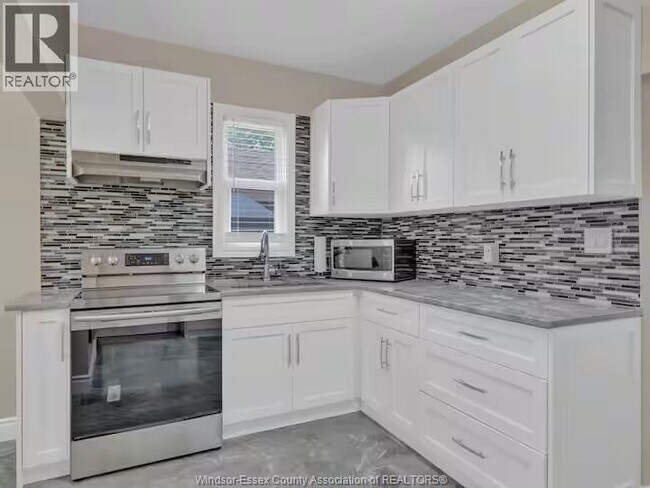 Photo du bâtiment - 1160 Prado Pl