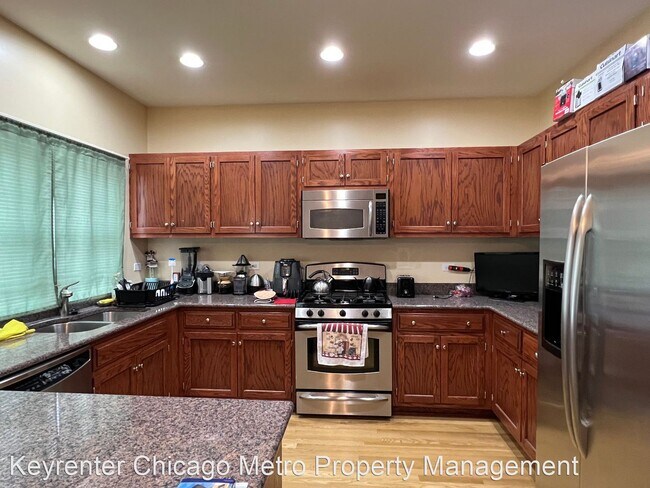 Foto del edificio - 2 br, 2.5 bath House - 315 E BURLINGTON ST...