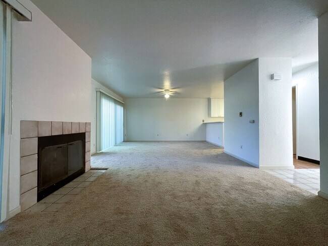 Foto del edificio - San Jose - Updated Home with Garage & Carport