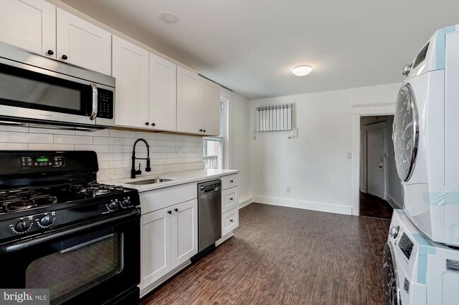 Foto del edificio - 810 Otis Pl NW