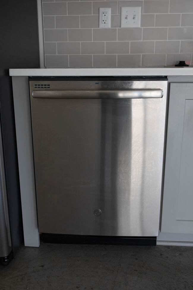 Dishwasher (Stainless Steel) - 376 Herron Dr