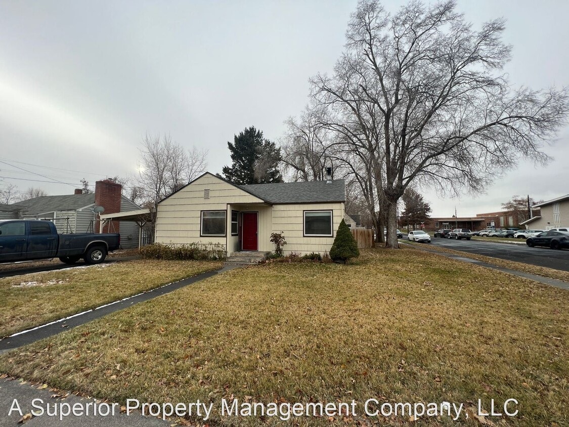 2 br, 1 bath House 147 NW 9th St. House Rental in Redmond, OR