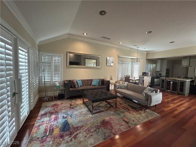 Foto del edificio - 7060 Big Springs Ct