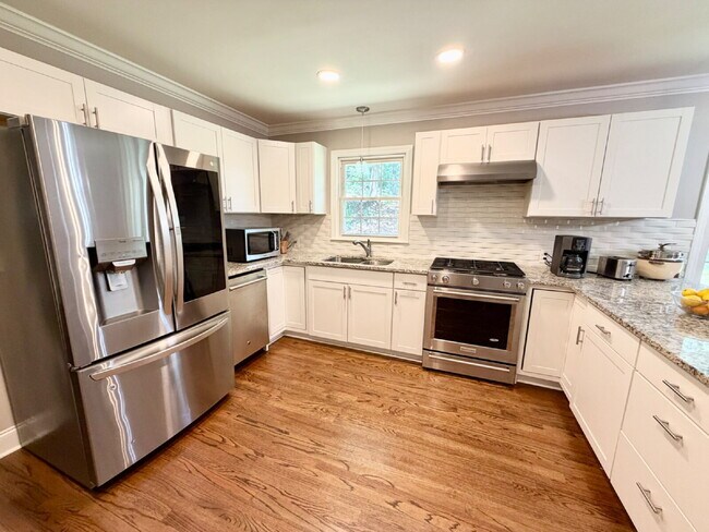 Building Photo - Beautifully Updated 3 Bedroom, 2 Bath Home in Clemson