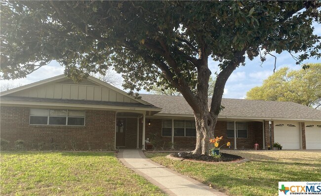 Foto del edificio - 3318 Oakdale Dr