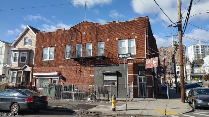 Primary Photo - 62 Wakeman Ave