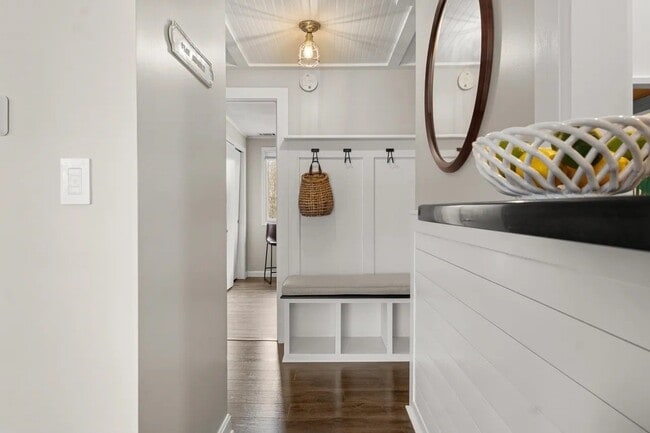 Building Photo - 478 Seabury