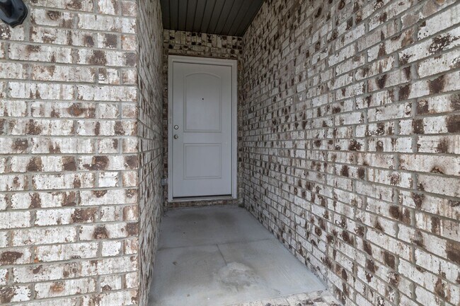 Building Photo - Willard 3 Bedroom Rental Home with fenced in yard!