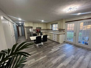 Building Photo - 36 Stevens St