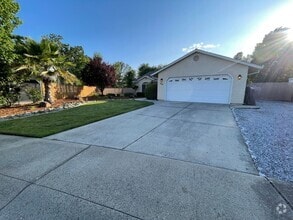Building Photo - 824 Fountain Cir