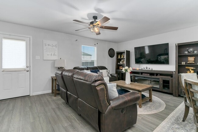 Building Photo - 845 Sugartree Dr