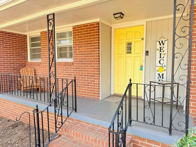 Foto del edificio - Beautiful 3 Bedroom, 2 Bath Home in the Ea...