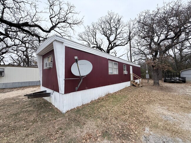 Foto del edificio - 215 Weeks Rd