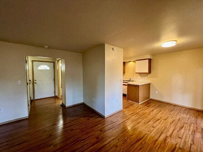 Foto del edificio - Move-In Special! Pet Friendly 3 BD Townhome