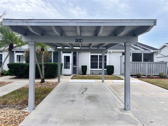 Foto del edificio - 1316 Sandtrap Dr N