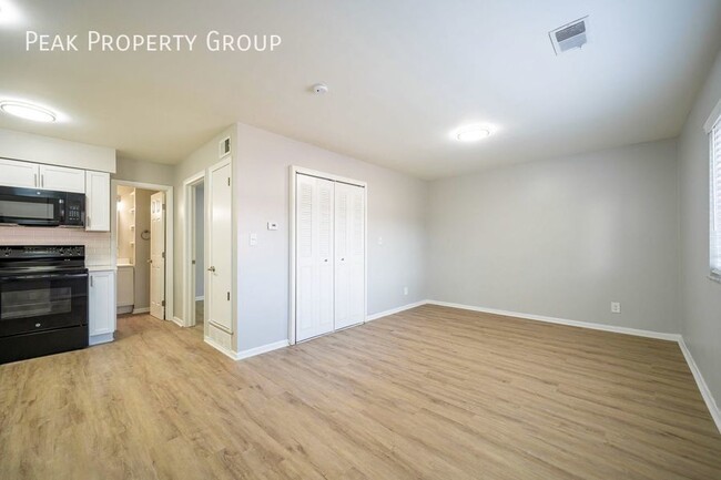 Building Photo - Available in October! 1 Bedroom Apartments...