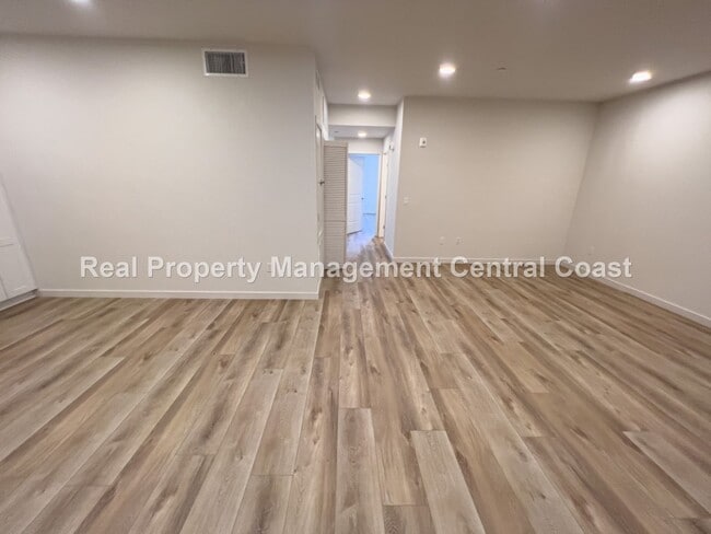 Building Photo - AVAILABLE NOW - New Condo With Views in Vi...