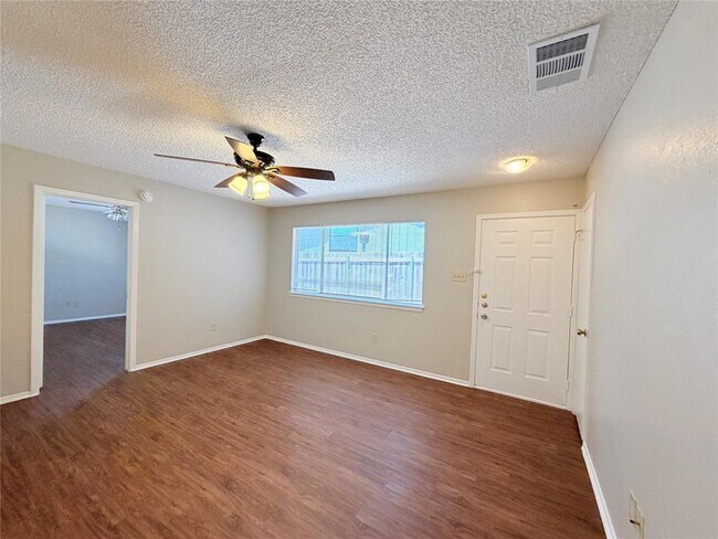 Foto del edificio - 12102 Arrowwood Dr