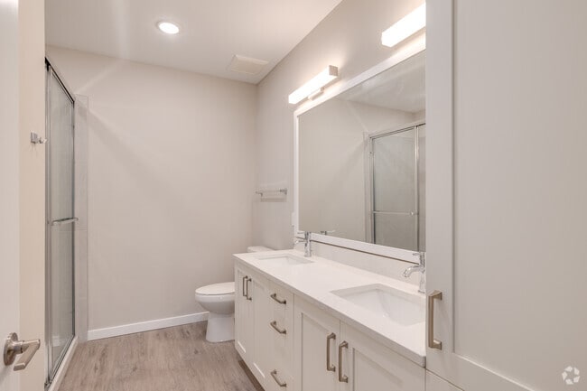 1BR_1BA_765SF - Master Bathroom - Imperial Crossing Luxury Apartment Homes